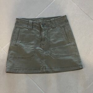 American eagle high rise cargo skirt